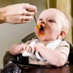 Как разогнуть большой палец у новорожденного
