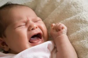 Почему новорожденный плачет без слез