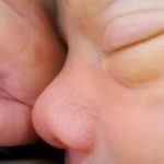 Можно ли новорожденному закапывать в глаза грудное молоко