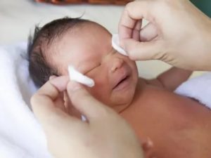Можно ли ромашкой протирать лицо новорожденному
