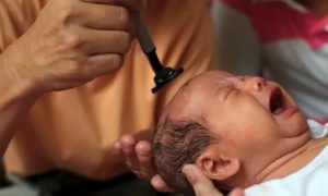 Когда брить голову новорожденной девочке