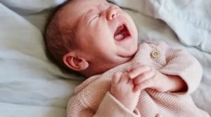 Что может беспокоить новорожденного в первую неделю жизни