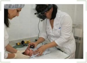 Что проверяет офтальмолог у новорожденных