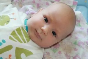 Почему у новорожденного слюни пенятся