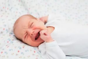 Почему новорожденный беспокойно ест