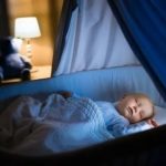 Что значит если ребенок спит в позе эмбриона