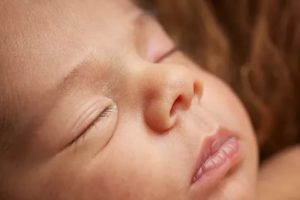 Почему у новорожденных козявки в носу