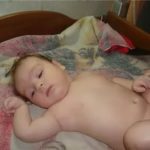 Почему у новорожденного дергаются глазки