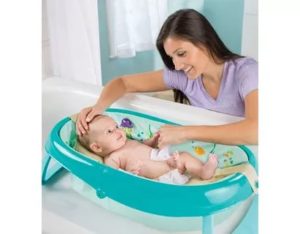 Как купать новорожденного ребенка первый раз дома в ванночке с гамаком
