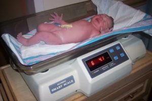 Почему новорожденный сбрасывает вес