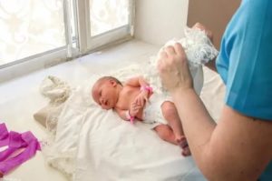 Что делать с новорожденным ребенком после выписки из роддома дома