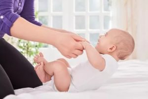 Что значит подсаживать грудного ребенка