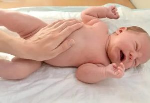 Чем вылечить животик у новорожденного