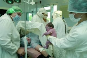 Сколько дней после искусственных родов лежат в больнице