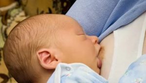 Может ли новорожденный срыгивать от молозива