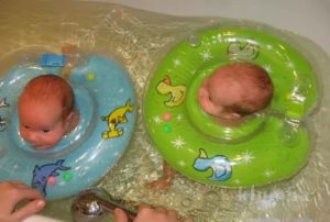 Как снять круг для купания новорожденных одному после купания