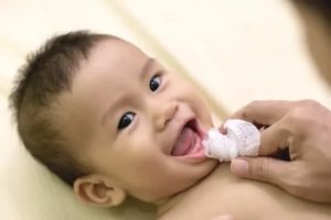 Как чистить ротик новорожденному ребенку на