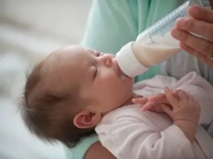 Почему новорожденный часто пускает газы