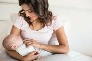 Как держать грудного ребенка в 4 месяца