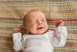 Что значит если новорожденный ребенок чихает