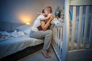 Что делать если грудной ребенок не хочет спать в своей кроватке