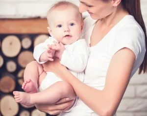 Как держать грудного ребенка в 4 месяца