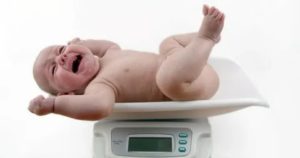 Почему новорожденный сбрасывает вес