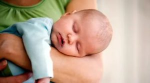 Почему новорожденный борется со сном