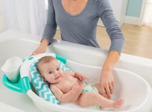 Как купать новорожденного ребенка первый раз дома в ванночке с гамаком