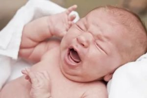 Что такое тремор подбородка у новорожденных комаровский