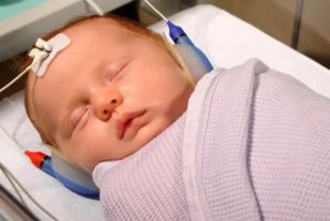 Как проверить слух у новорожденного ребенка в домашних условиях