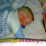 Почему новорожденный ребенок смеется во сне