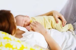 Почему хочется спать постоянно после родов